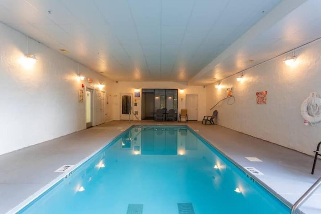 2 Miles From Dollywood Family Resort With Seasonal Outdoor Swimming Pool, Year Around Heated Indoor Swimming Pool, Townhome Style Cabin, Private Hot Tub, Arcade, Tv, Wifi, Kitchen With Refrigerator, Washer And Dryer 비둘기 포지 외부 사진