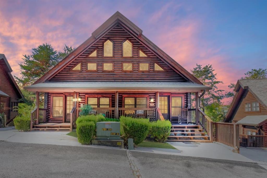 2 Miles From Dollywood Family Resort With Seasonal Outdoor Swimming Pool, Year Around Heated Indoor Swimming Pool, Townhome Style Cabin, Private Hot Tub, Arcade, Tv, Wifi, Kitchen With Refrigerator, Washer And Dryer 비둘기 포지 외부 사진