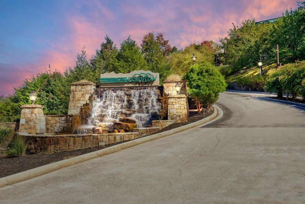 2 Miles From Dollywood Family Resort With Seasonal Outdoor Swimming Pool, Year Around Heated Indoor Swimming Pool, Townhome Style Cabin, Private Hot Tub, Arcade, Tv, Wifi, Kitchen With Refrigerator, Washer And Dryer 비둘기 포지 외부 사진
