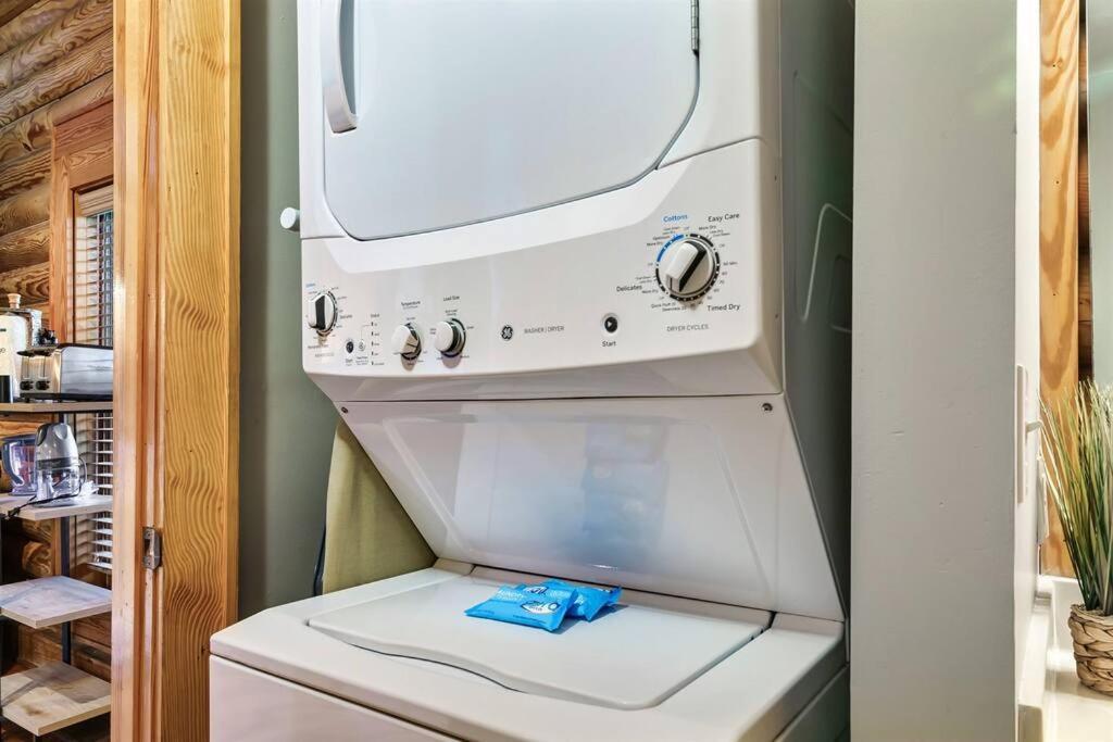 2 Miles From Dollywood Family Resort With Seasonal Outdoor Swimming Pool, Year Around Heated Indoor Swimming Pool, Townhome Style Cabin, Private Hot Tub, Arcade, Tv, Wifi, Kitchen With Refrigerator, Washer And Dryer 비둘기 포지 외부 사진