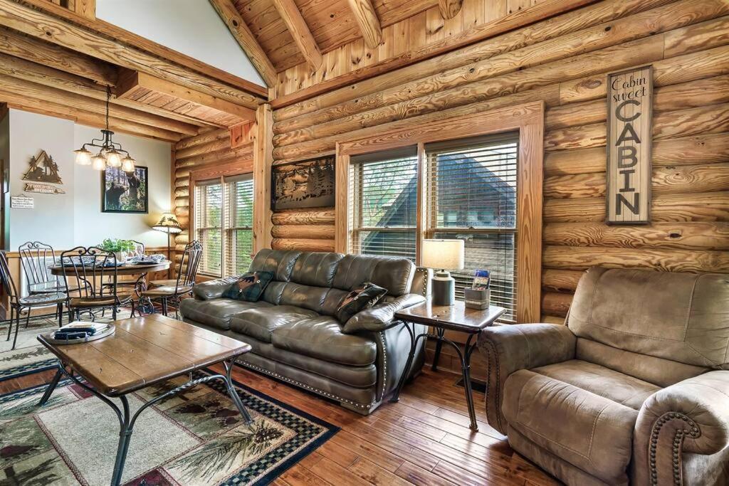 2 Miles From Dollywood Family Resort With Seasonal Outdoor Swimming Pool, Year Around Heated Indoor Swimming Pool, Townhome Style Cabin, Private Hot Tub, Arcade, Tv, Wifi, Kitchen With Refrigerator, Washer And Dryer 비둘기 포지 외부 사진