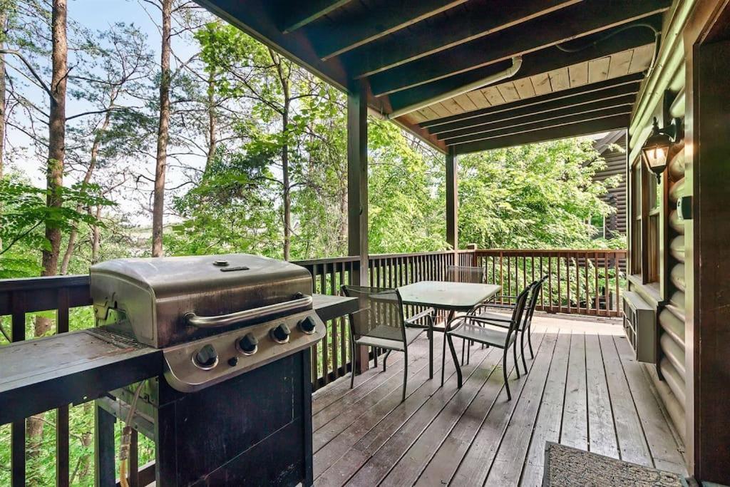 2 Miles From Dollywood Family Resort With Seasonal Outdoor Swimming Pool, Year Around Heated Indoor Swimming Pool, Townhome Style Cabin, Private Hot Tub, Arcade, Tv, Wifi, Kitchen With Refrigerator, Washer And Dryer 비둘기 포지 외부 사진